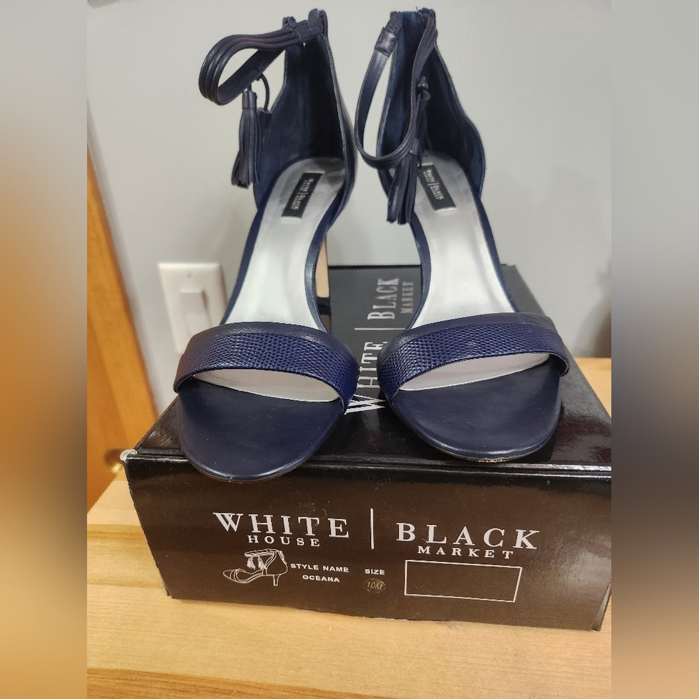 Size 10 women navy heels, WHBM